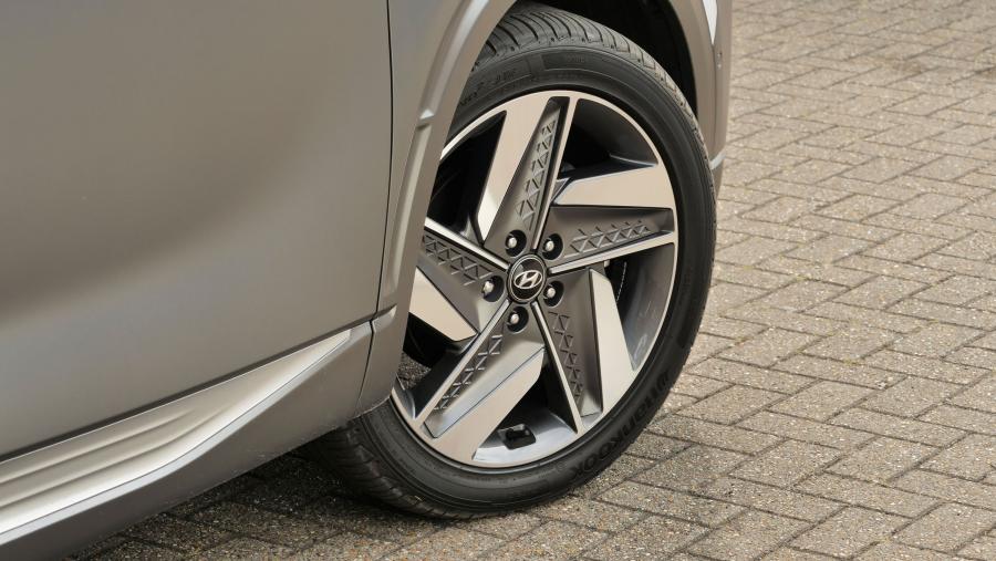 Детали экстерьера Hyundai NEXO 2018 года  (UK) (фото 13 из 28)